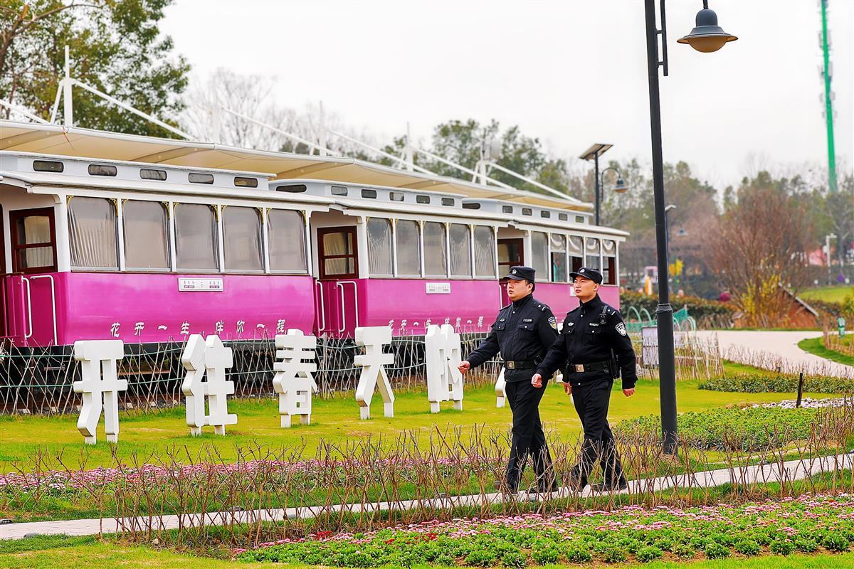 “警察蓝”守护“生态绿”：蔡甸大集街派出所绘就景区平安新画卷