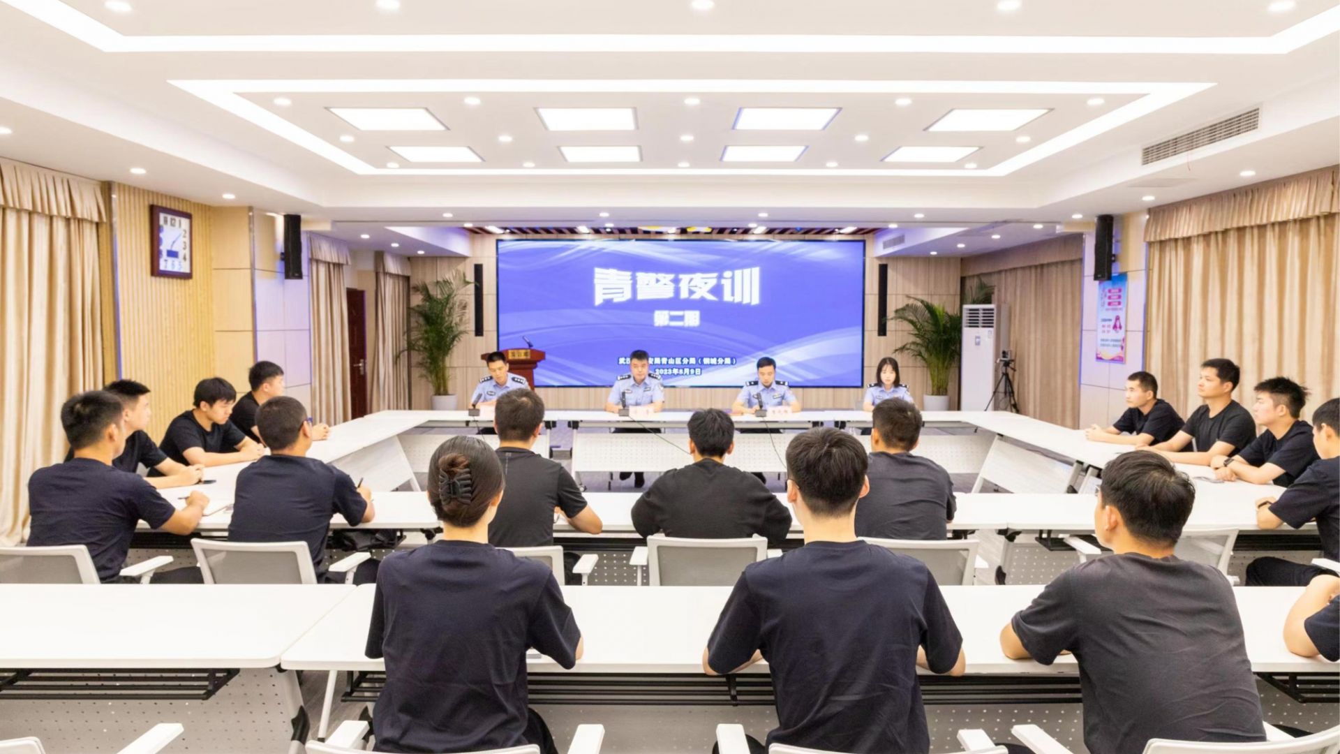 1730名警力充实派出所 武汉基层基础更夯实--湖北省公安厅